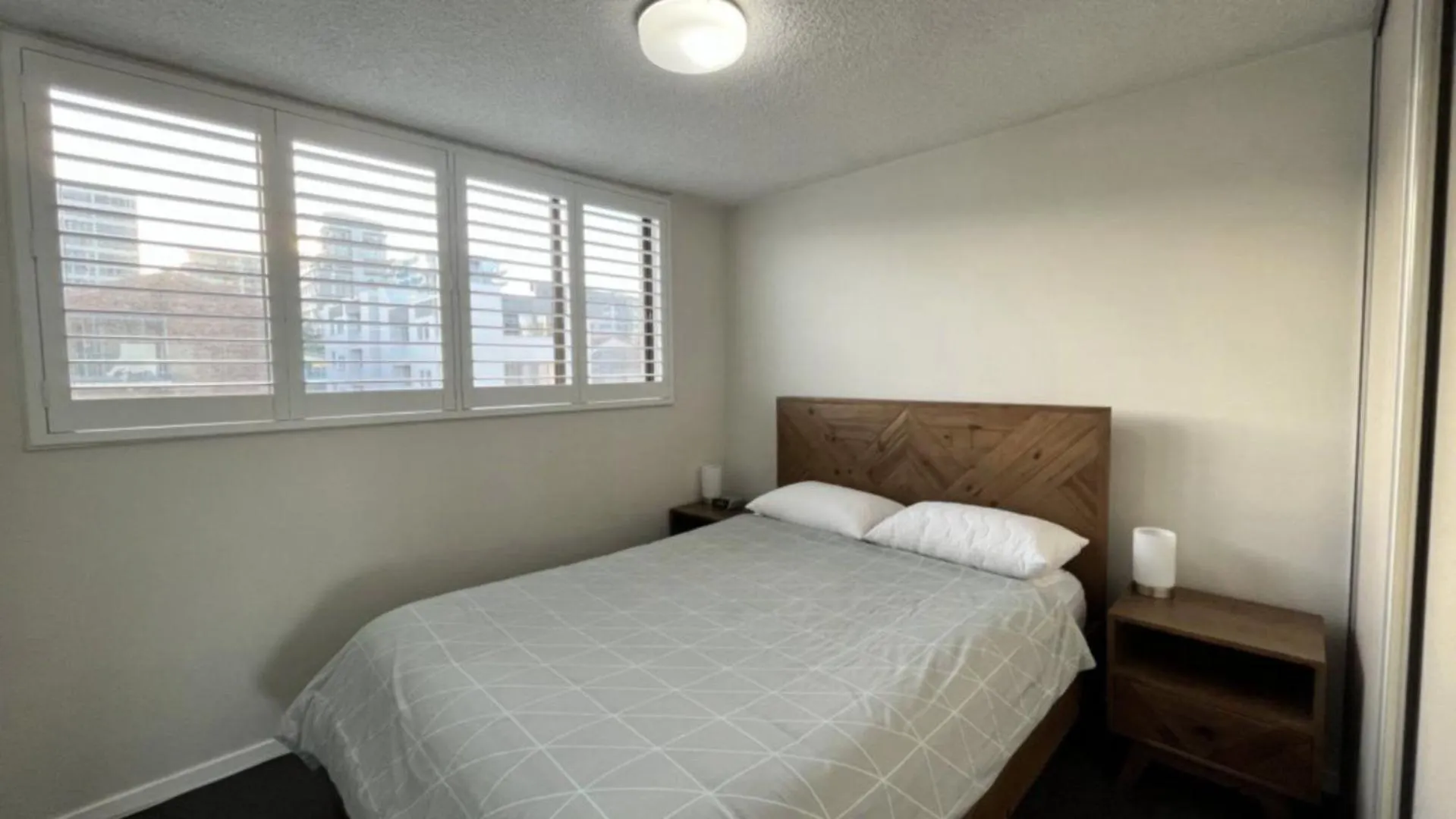 Oceanic Apartments Unit 10 칼론드라