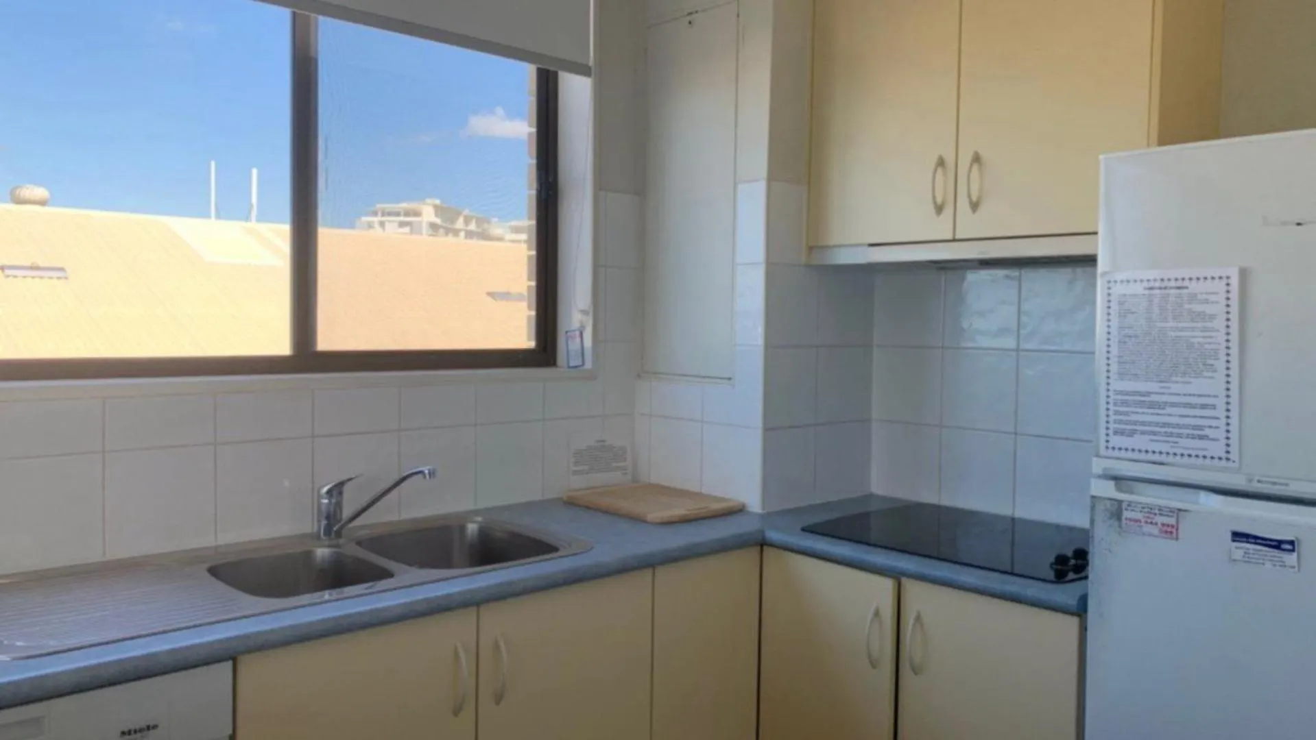 Oceanic Apartments Unit 10 칼론드라