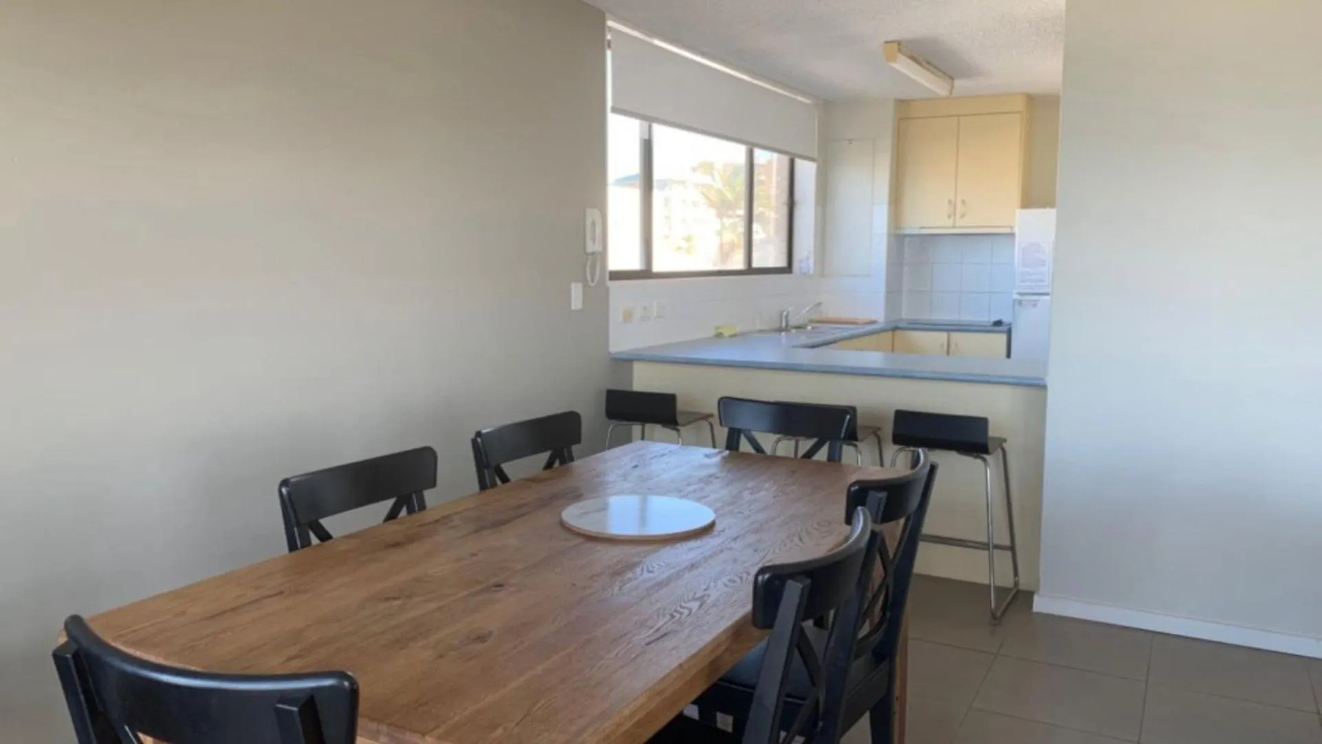 Oceanic Apartments Unit 10 칼론드라